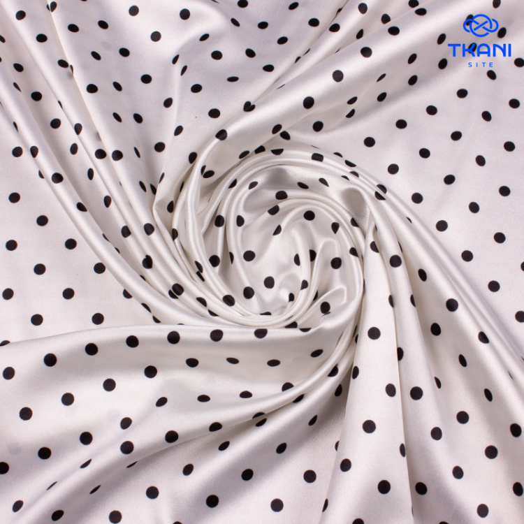 1077. Плательный атлас. В горошек.