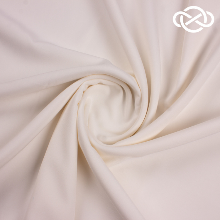 21400. Костюмная. Габардин средней плотности. Молочный белый.