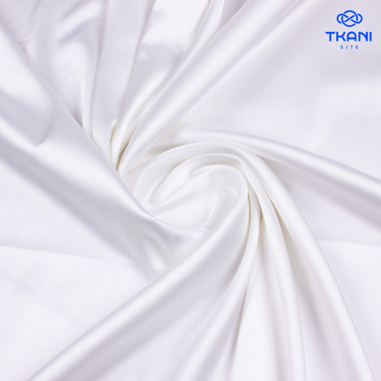 1377. Плательный атлас. Молочный.