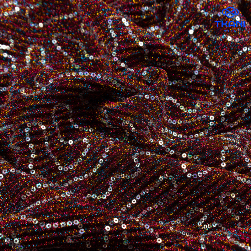 79801. Трикотажное полотно с метанитом. Гофре. Вышивка пайетками.