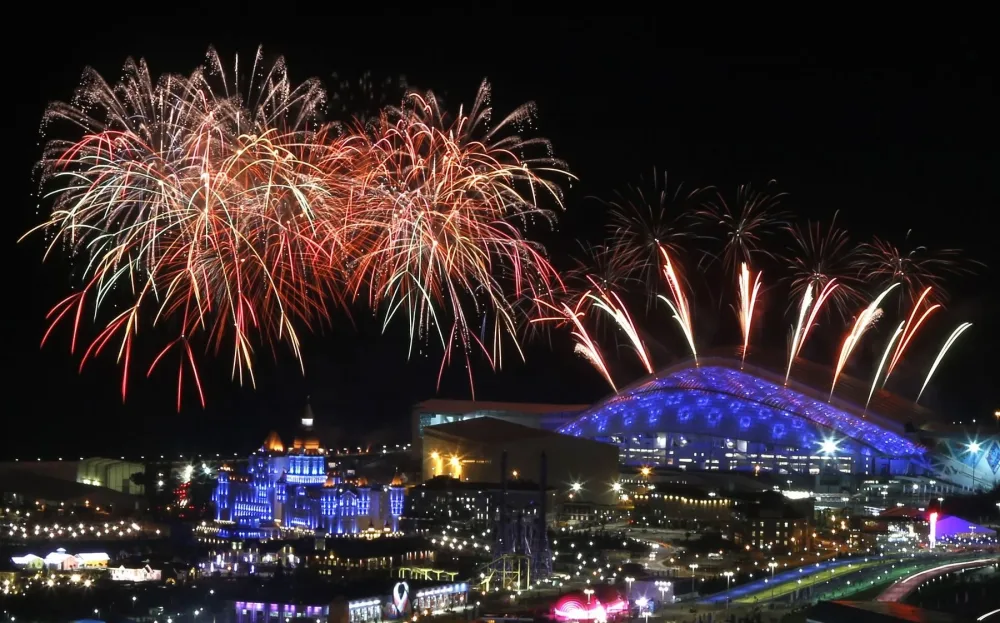 А жизнь идет своим чередом