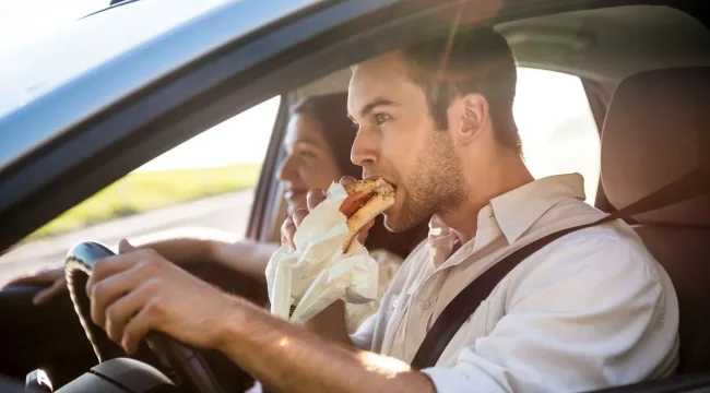 Се стою у двери и зову в мак-авто