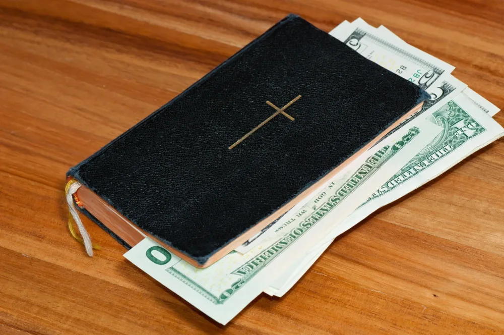 На что мегацеркви тратят свои пожертвования.