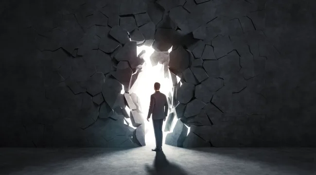 А это стена, которая Божий народ разрушает, которую построил… сатана.