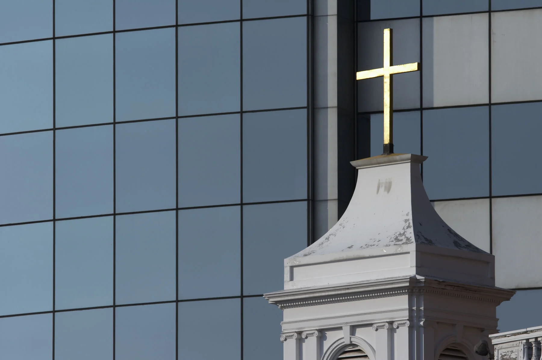 Нет никакой разницы между светским и духовным