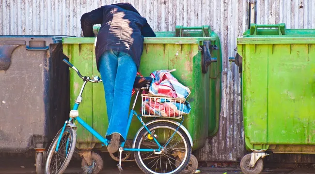 Поделить мир на «достойных» и «недостойных»