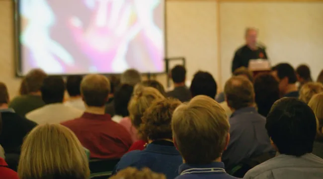 Медовый месяц пастора рано или поздно закончится.