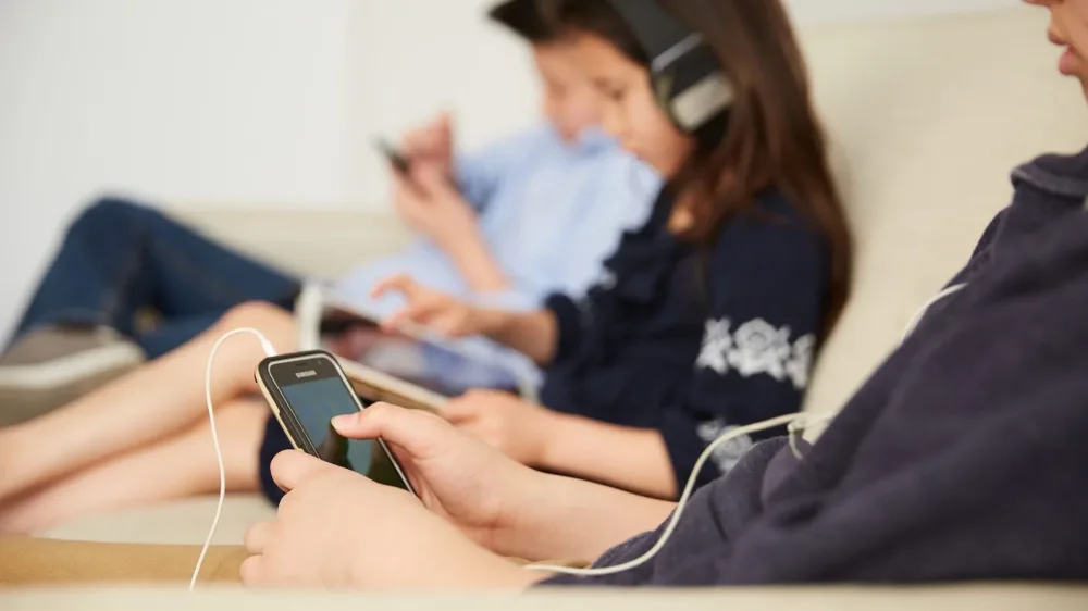 Как смартфоны подавляют детское творчество