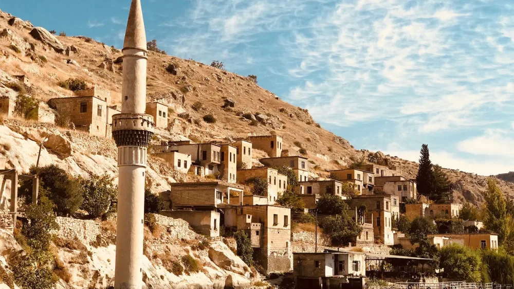 Выполнение миссии, когда национализм является местной религией