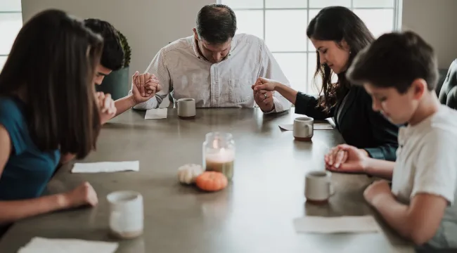 7 способов создать культуру семейного поклонения в вашем доме