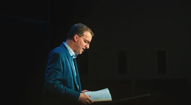 Свадьба в мегацеркви для пастора-холостяка: История любви, которая продлится вечно