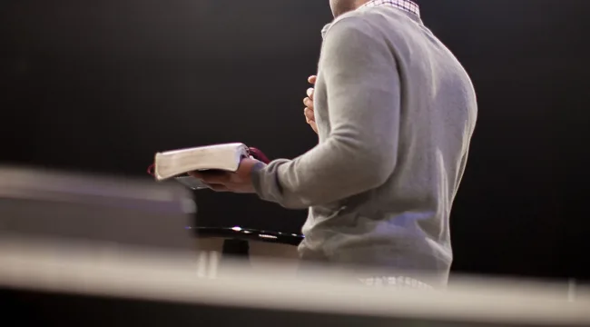 Открывайте церковное служение евангельским приветствием