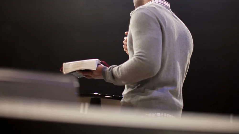 Открывайте церковное служение евангельским приветствием