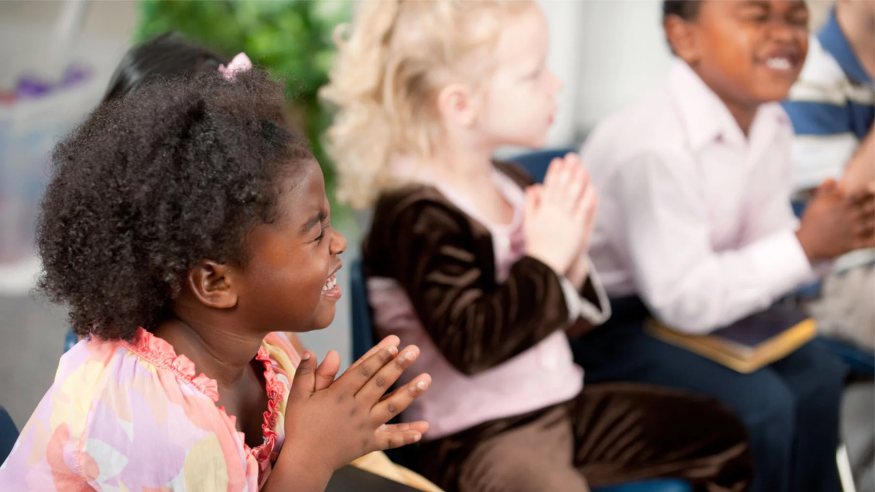 Стоит ли посещать церковь с маленькими детьми?