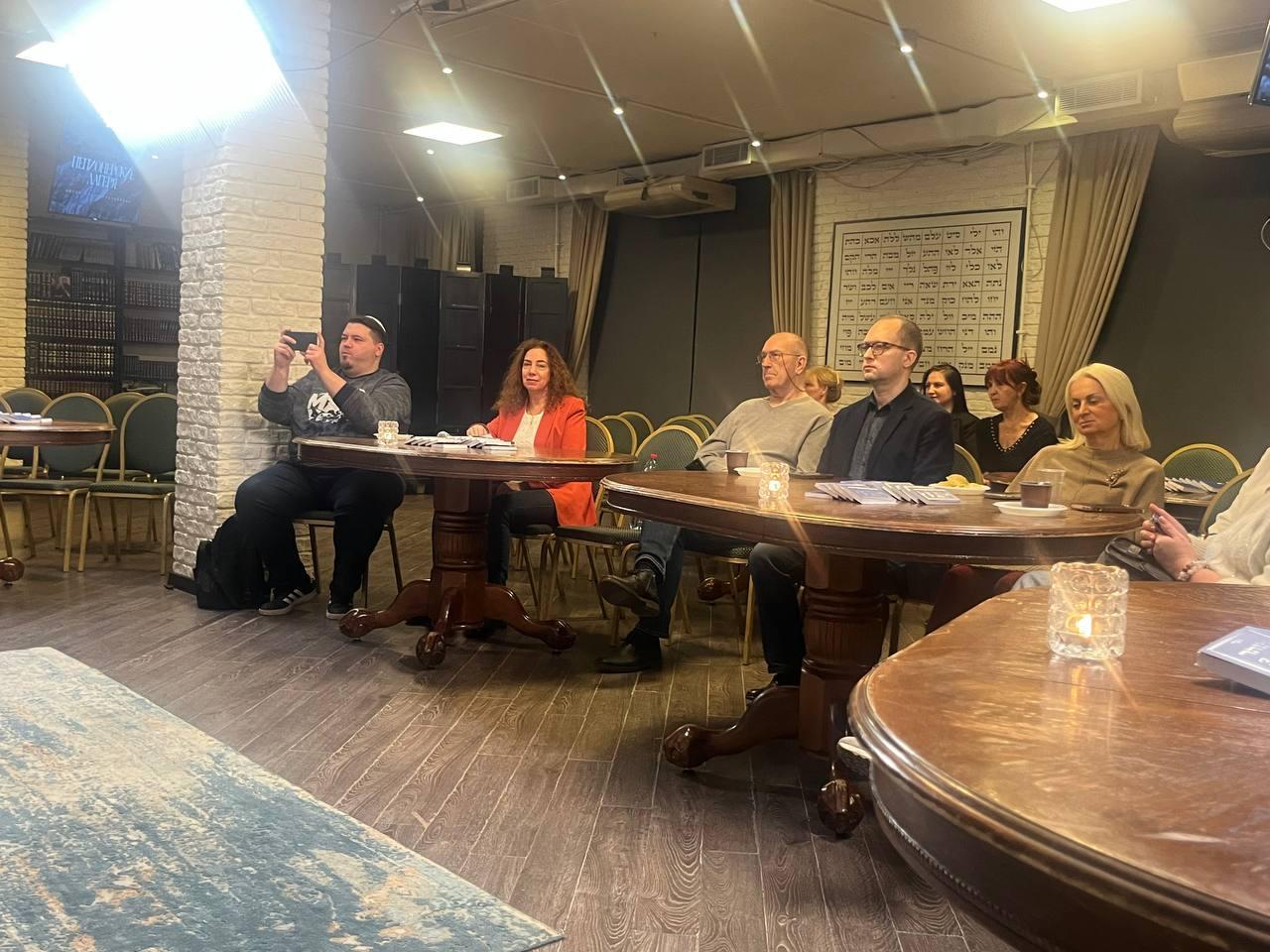 Графика памяти: в Москве открылась выставка о детях-узниках концлагерей