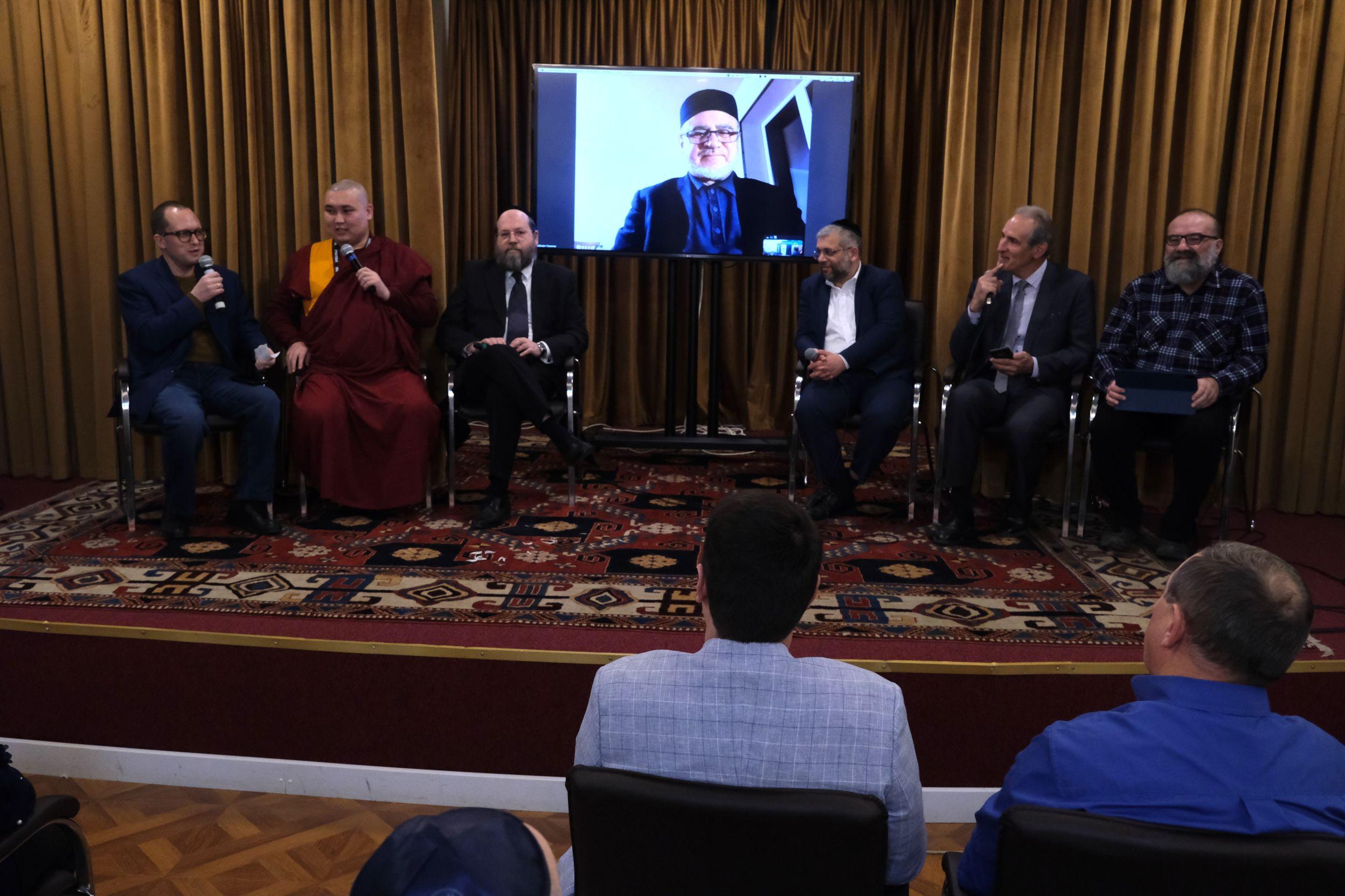 Диалог религий: в Москве обсудили первые три заповеди с точки зрения пяти конфессий