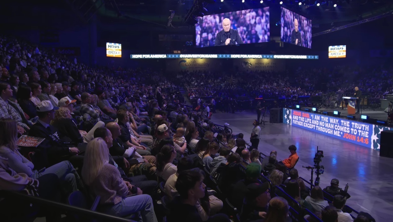 Тысячи человек посетили евангелизационное мероприятие в университете, где был убит Чарли Кирк