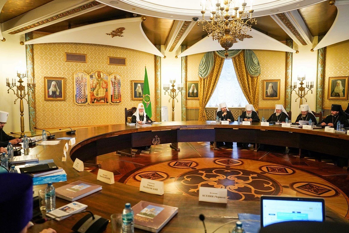 Патриарх Кирилл провел заседание Высшего Церковного Совета с обсуждением демографии и образования