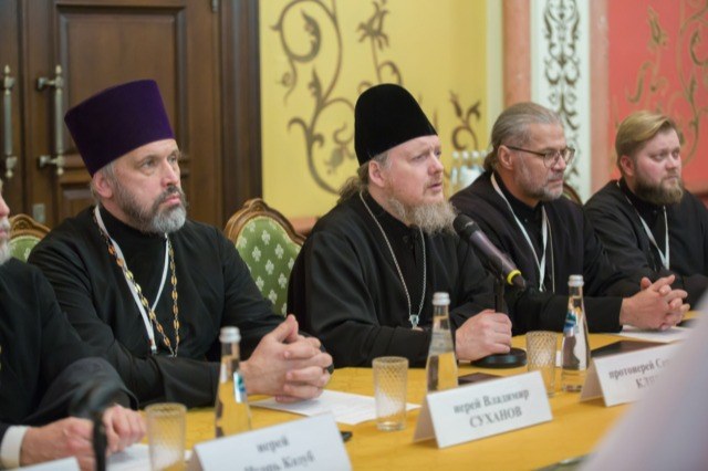 Церковные волонтеры и священники обсудили помощь раненым в госпиталях на XII Социальном съезде