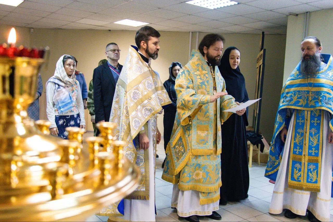 В праздник Казанской иконы епископ Бердянский Петр совершил первую архиерейскую литургию в домовом храме на Запорожской АЭС