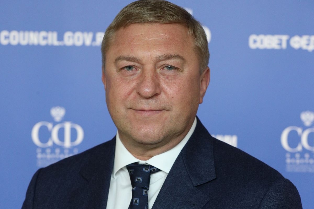 Патриарх Кирилл наградил сенатора Ярошука орденом Александра Невского к 60-летию