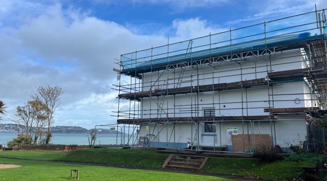 YMCA помогает бездомным молодым людям получить новое жилье в Торбее