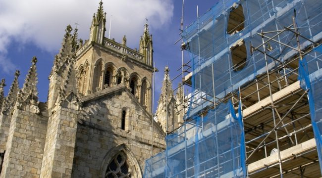 НДС может обрушить и без того struggling церкви: бюджетные сокращения ставят под угрозу сотни храмов