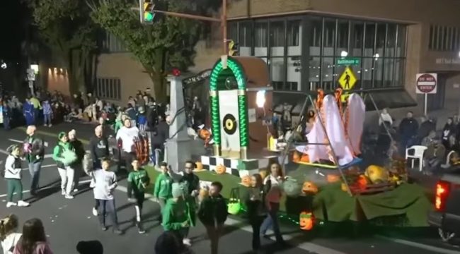 «Может, пора преследовать вас»: мужчину обвинили в угрозах католической школе из‑за платформы с изображениями Холокоста