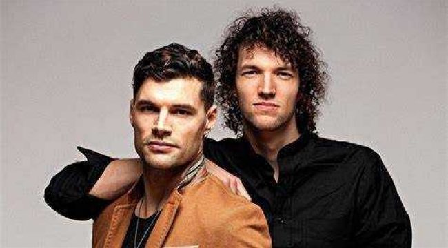 For KING & COUNTRY возвращаются с синглом «World on Fire» после годичного перерыва в гастролях