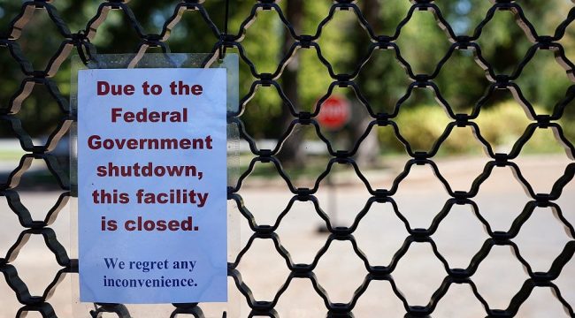 Демократы сдались после многонедельного шатдауна, не получив ничего взамен