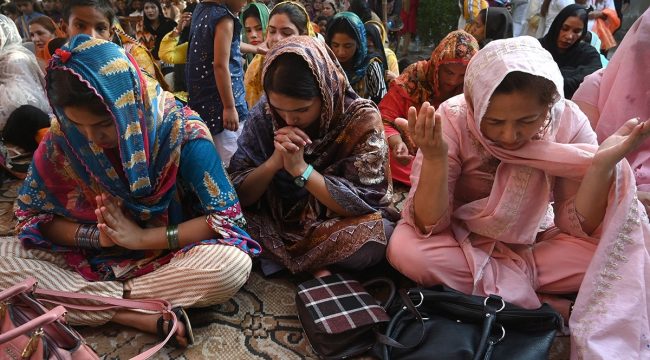 В пакистанской провинции приняли закон против детских браков, что вызвало протесты