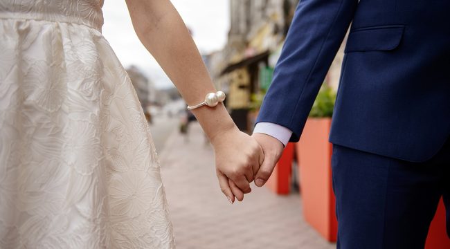 Исследование: Среди старшеклассниц падает желание заводить семью и детей, тогда как у юношей оно остается стабильным
