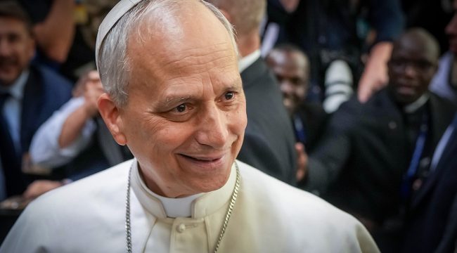 Папа Лев выступил против открытых границ, но раскритиковал депортации иммигрантов при Трампе