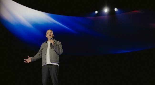 Основатель YouVersion выразил обеспокоенность увлечением пасторов ИИ на фоне достижения приложением 1 млрд пользователей