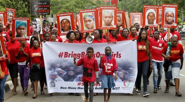 Новое массовое похищение в Нигерии: 50 школьников сбежали, 253 ребенка все еще в плену