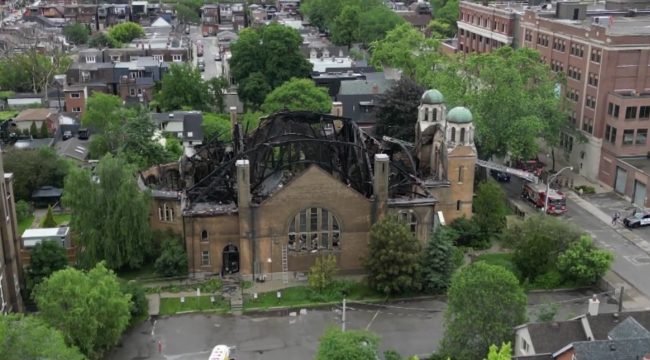 Пожар в исторической церкви Канады расследуют как поджог на фоне волны атак