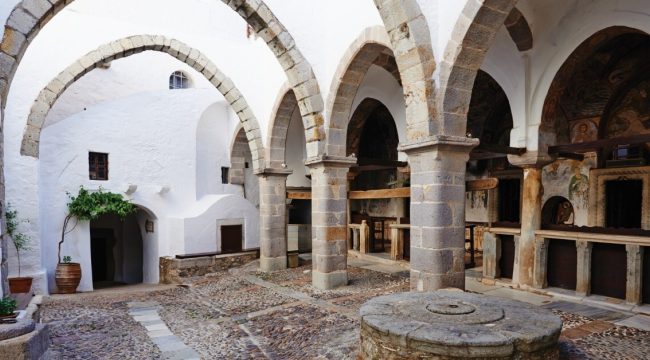 Архитектура Откровения: как Патмос создает тишину для слышания Бога