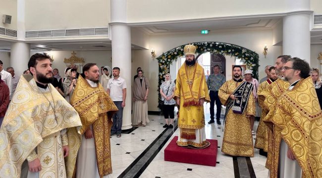 Митрополит Антоний возглавил престольный праздник единственного русского храма в ОАЭ
