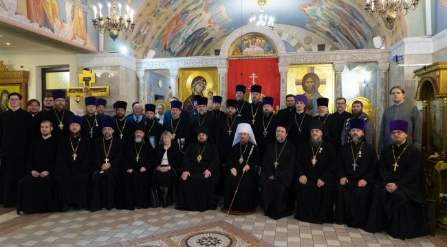 Митрополит Вениамин возглавил торжества в Минской духовной академии с вручением почетных званий и наград