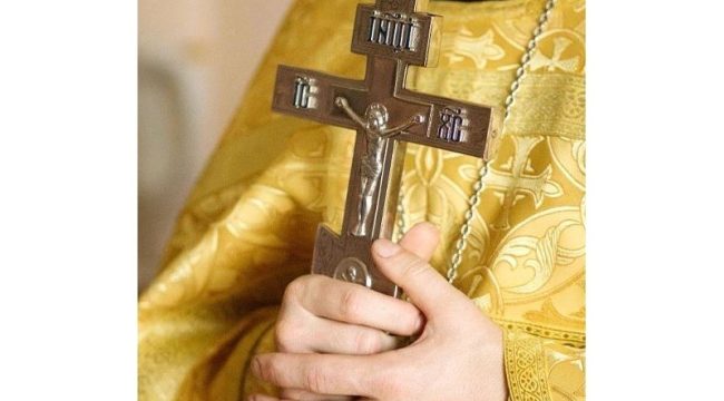 Священники Ростовской епархии помогают пострадавшим при атаке БПЛА в Таганроге