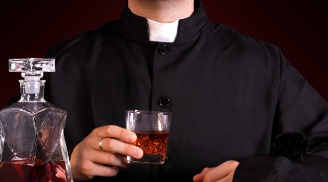 Священник в сильном опьянении устроил аварию на автомобиле своего епископа