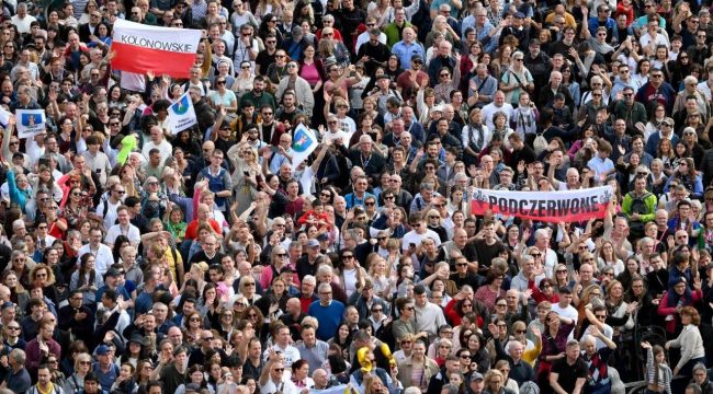 Папа Франциск осудил похищения в Нигерии и Камеруне и призвал сделать храмы и школы местами безопасности