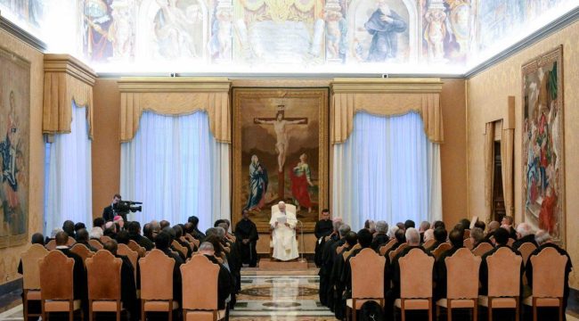 Папа Франциск призвал монахов быть строителями единства в разделенном мире