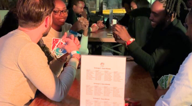 «Эзер»: парижские вечера для знакомств христиан-холостяков