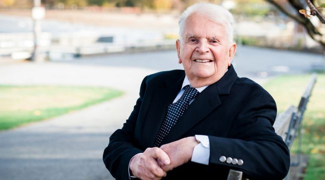 Как звучат молитвы 103-летнего теолога? История Джеймса Хьюстона