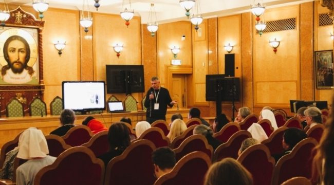 Эксперты по социальной помощи обсудили реабилитацию бездомных на церковном съезде