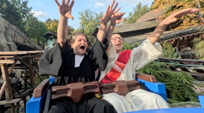 Церковь в парке развлечений: зачем это нужно?