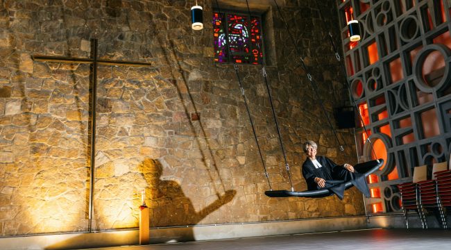 В фрайбургской церкви Томас установили «Небесные качели»