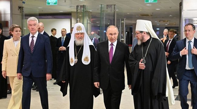 Путин и Патриарх Кирилл осмотрели в Манеже выставку «Великая Победа. Россия — моя история» в День народного единства