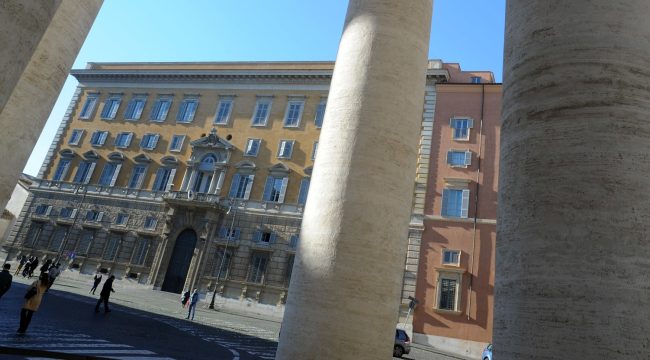 Ватикан выступил в защиту моногамии в браке